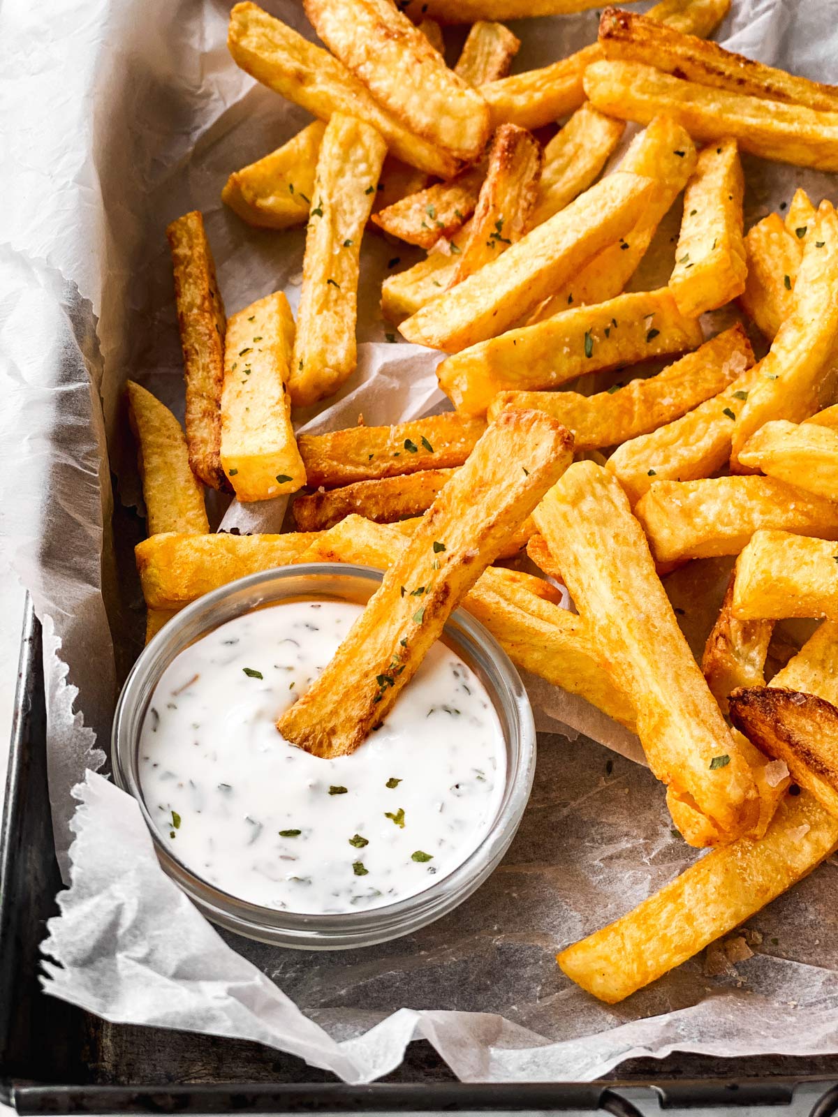 https://www.wholesomerecipebox.com/wp-content/uploads/2021/01/air-fryer-french-fries-image-13.jpg